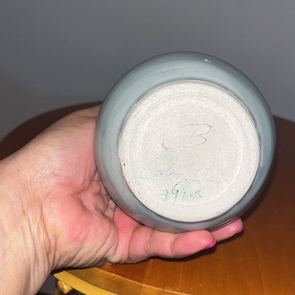 Studio Pottery handmade blue pottery vase. - Picture 4 of 4